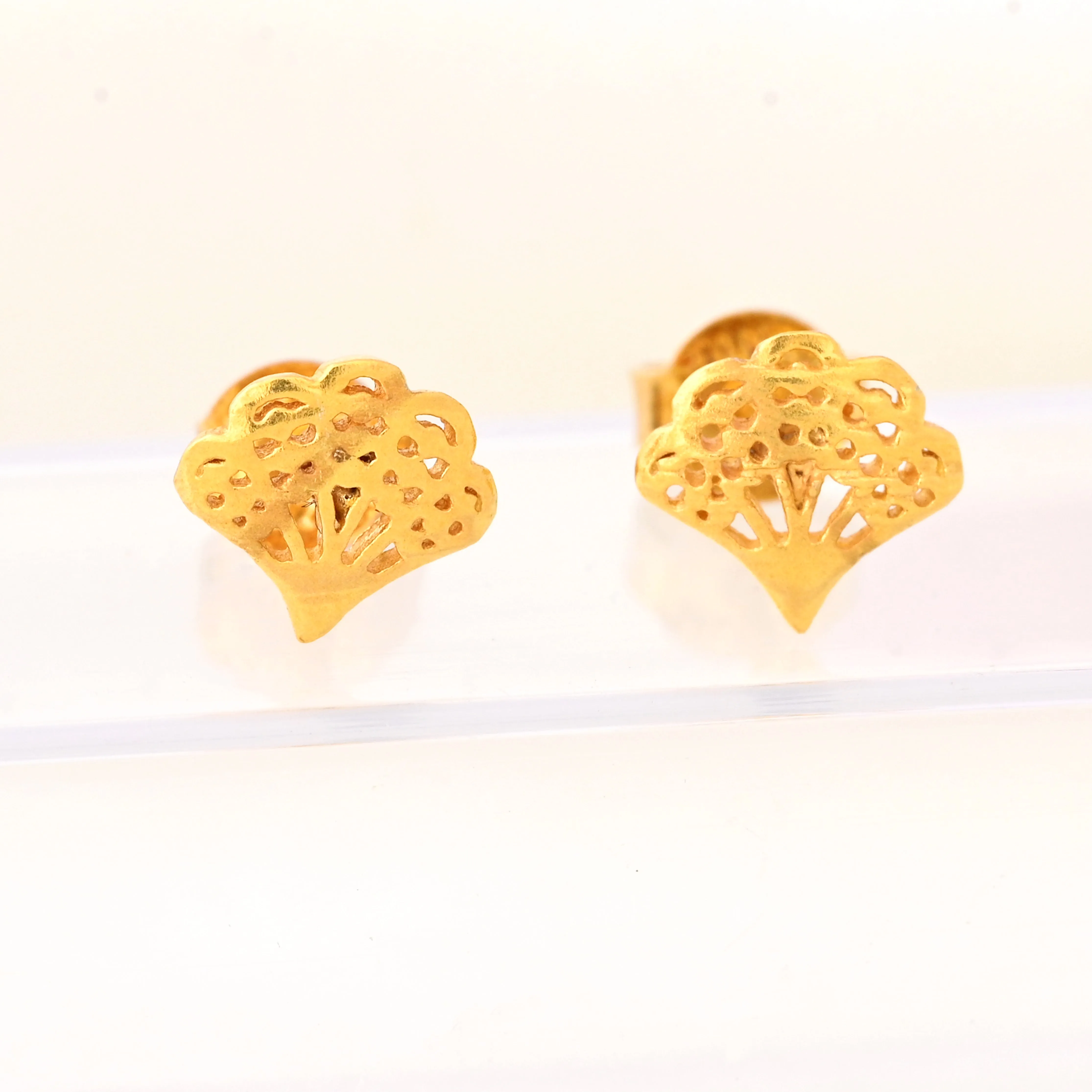 Dainty Seashell Stud Earrings - 14k Gold Plated