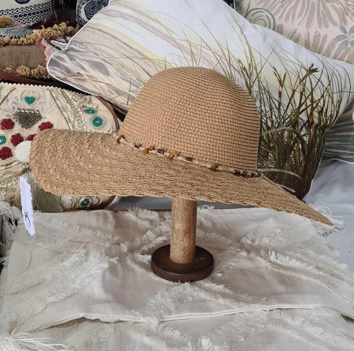 L2304-Wide Brim Ladies Hat With Weaved Edge
