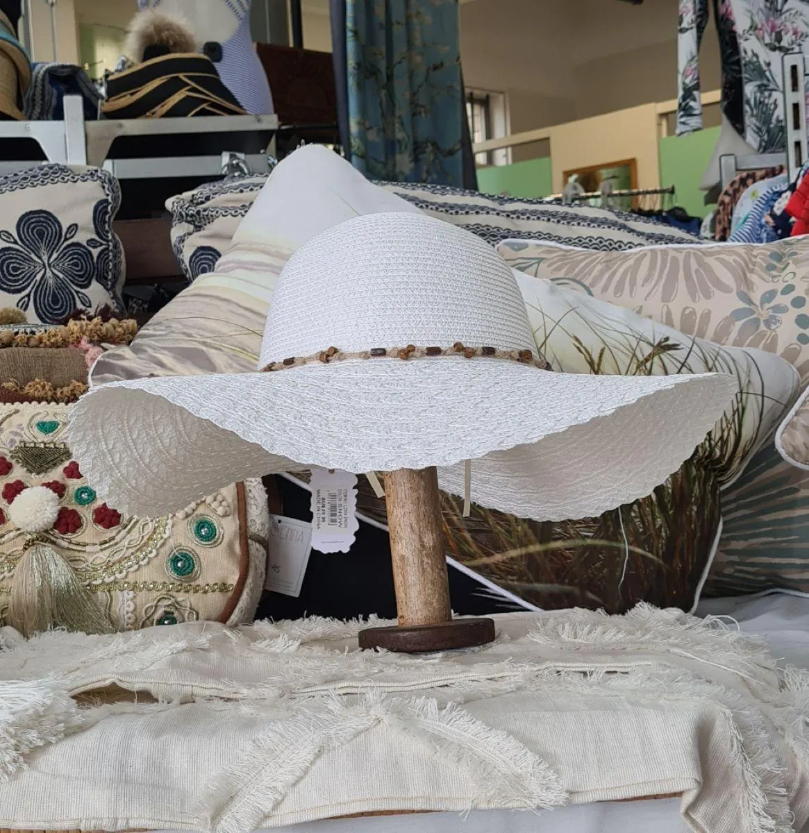 L2304-Wide Brim Ladies Hat With Weaved Edge