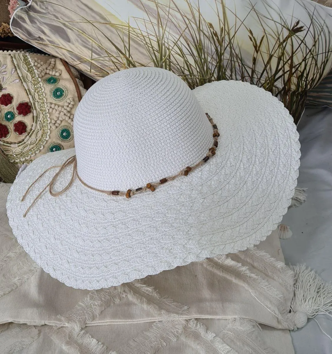 L2304-Wide Brim Ladies Hat With Weaved Edge
